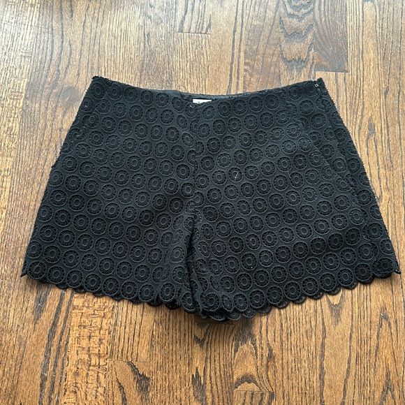 Trina Turk black shorts size 2
Trina - Picture 1 of 3